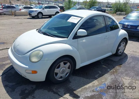 1998 Volkswagen New Beetle z USA, uszkodzony, nr VIN 3VWBB61C6WM021694